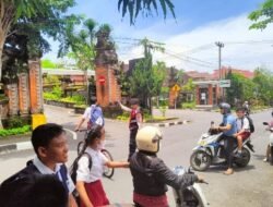 Personel Satsamapta Polres Karangasem, Laksanakan Gatur Siang di SDN 6 Karangasem