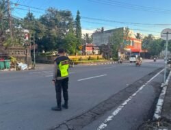 Sebagai Bentuk Kepedulian Polri Terhadap Masyarakat, Personil Sat Binmas Laksanakan Strong Point Pagi