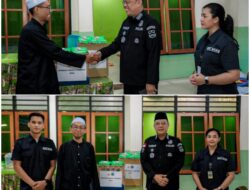 RamadanPenuh Berkah Kasatgas Humas Ops Damai Cartenz-2025, Bagikan Takjil di Masjid Fajrul Islam Jayapura