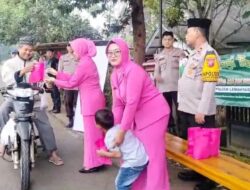 Polri Untuk Masyarakat, Polsek Lemahsugih Berbagi Takjil Gratis Kepada Pengguna Jalan