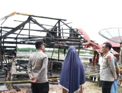 Ramadhan Peduli, Kapolres Aceh Timur Serahkan Bantuan Kepada Korban Kebakaran
