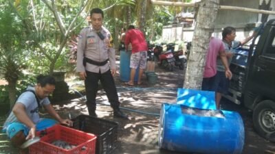 Melalui Sambang Dialogis, Bhabinkamtibmas Desa Sengkidu Temui Warga Sampaikan Pesan Kamtibmas