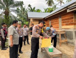 Meraih Keberkahan di bulan Ramadhan, Polres Aceh Timur Bedah Rumah Warga