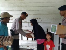 Brimob Lhokseumawe Bagikan Paket Sembako Menyambut Idul Fitri 1446 H