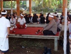 Kapolsek Bebandem Gelar Jum’at Curhat, di Pura Wates Banjar Dinas Tihingan Kangin Desa Bebandem Kec. Bebandem