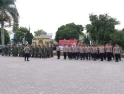 Jelang Hari Raya Idul Fitri 1446 H, TNI – Polri di Aceh Tengah Gotong Royong Bersihkan Masjid