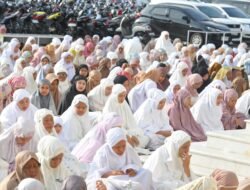 Bupati dan Wakil Bupati Bireuen, melaksanakan Shalat Idul Fitri 1446 H
