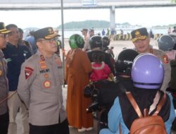 Kabaharkam Polri Sambangi Pemudik di Bakauheni, Himbau Waspada di Perjalanan