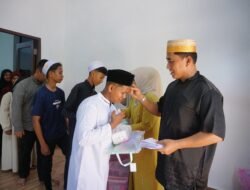 Jum’at Penuh Berkah : Kapolres Baru AKBP Ahzan dan Istri Santuni Puluhan Anak Yatim