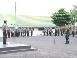 Bacakan Amanat Panglima TNI, Kasi Ter Kasrem 044/Gapo Pimpin Jalannya Upacara Bendera 17-april 2025