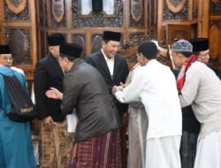 Usai Sholat Id, Bupati dan Wakil Bupati Sidoarjo Sowan ke Gus Ali