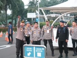 Kapolda Metro Jaya Tinjau Langsung Situasi Keamanan May Day 2025, di Sekitar Gedung DPR/MPR RI