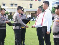 Wakapolda Sumsel Pimpin Apel Pagi dan Berikan Penghargaan Kepada Personel Polda Sumsel yang Berprestasi”