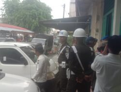 Satpol PP Bireuen Tertibkan PKL di Meunasah Kota. 