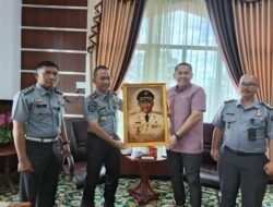 Lukisan Kopi Karya Warga Binaan Lapas Bangko Jadi Kenang-Kenangan Berharga untuk Bupati Merangin