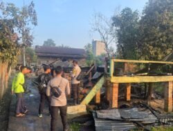 KEBAKARAN RUMAH KOSONG DI TALANG PIPA DIDUGA AKIBAT KORSLETING LISTRIK, KERUGIAN CAPAI RP 20 JUTA