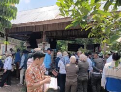 Warga keluhkan banyak nya lalat,Personel Polsek Tanjung Batu Dampingi Sidak Operasional Kandang Ayam di Desa Burai
