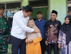 Bupati Sidoarjo Subandi Kembali Bantu Warga Renovasi Rumah