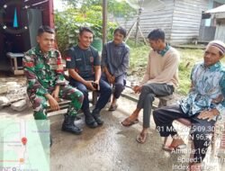 Babinsa Kopka Winarto Jalin Kedekatan dengan Warga Damar Mulyo Lewat Komsos