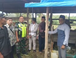 Babinsa Koramil Jagong Laksanakan Komsos Bahas Ternak dengan Warga Berawang Dewal