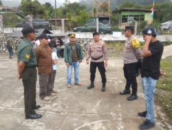 Babinsa dan Bhabinkamtibmas Bahas Keamanan Bersama Warga Telege Sari