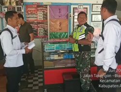 Babinsa Serka Syuitno Pererat Hubungan dengan Warga Desa Merah Pupuk Lewat Komsos