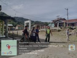 Babinsa Celala Gotong Royong Bongkar Teratak Bersama Warga di Aceh Tengah