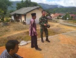 Babinsa Koramil 06/Jagong Jalin Komsos dengan Warga Paya Dedep untuk Jaga Ketertiban Desa