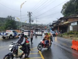 Hujan dan Dingin Menusuk Tulang, Polres Aceh Tengah Tetap Semangat Layani Masyarakat Berwisata