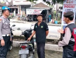 Edukasi Petugas Parkir, Polsek Pekutatan, Tekankan Pentingnya Hotline Call Center 110 Polres Jembrana