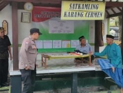 Ciptakan Situasi Kamtibmas Kondusif, Sat Binmas Kunjungi Satkamling Desa Tegalinggah Berkoordinasi dengan Masyarakat