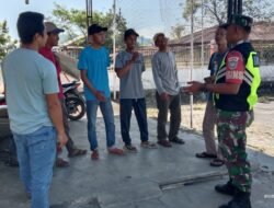 Babinsa Komsos dengan Warga di Paya Dedep, Ingatkan Waspada Cuaca Ekstrem
