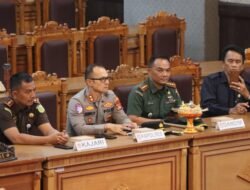 Kapolres Karangasem Hadiri Rapat Paripurna DPRD, Bahas Pencabutan Perda Biaya Dokumen Lelang