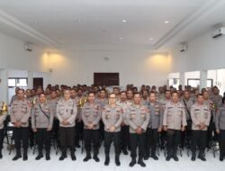 Kasat Binmas Polres Karangasem dampingi Kapolres Karangasem Berikan Arahan, dalam Anev Bhabinkamtibmas Jajaran Polres Karangasem