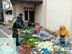 Babinsa Koramil 05/Linge Komsos dengan Pedagang Pasar Isaq untuk Wujudkan Ketertiban dan Kenyamanan