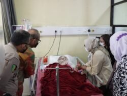 Menteri PPPA Arifatul Choiri Fauzi Jenguk Korban Kekerasan Anak, di RS Bhayangkara TK I Pusdokkes Polri