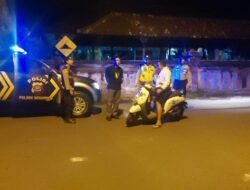 Antisipasi Kejahatan Malam Hari Personil Polsek Bebandem Melaksanakan Kegiatan Patroli Blue Light