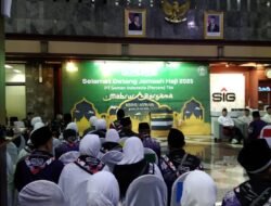 Babinsa Koramil 0817/07 Kebomas Amankan Kedatangan Jama’ah Haji Keluarga Besar Semen Indonesia