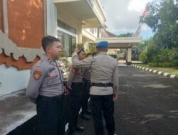 Pastkan Anggota Tidak Terlibat Praktik Judi Online, Sipropam Polres Karangasem Lakukan Pemeriksaan Hand Phone