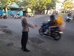 Jamin Keselamatan dan Kelancaran saat Warga Beraktifitas di Pagi Hari, Sat Reskrim Atur Lalu Lintas