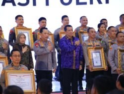 Kapolri Berikan Penghargaan Pembangunan Zona Integritas WBK, kepada Divisi Humas Polri