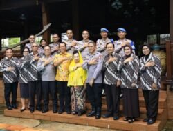 Anjangsana HUT Bhayangkara ke-79, Tim Polri Sambangi Kediaman Jenderal (Purn) Sutarman