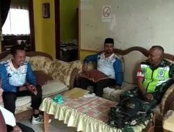 Babinsa Komsos Bersama Warga di Telege Sari, Wujud Kepedulian TNI di Tengah Masyarakat