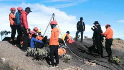 Proses Evakuasi yang Dramatis di Rinjani, Tim SAR NTB Berjuang Selamatkan Pendaki Asal Brasil