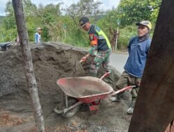 Babinsa Koramil Jagong Gelar Karya Bakti Bersama Warga di Paya Dedep