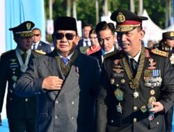 Kapolri dan Presiden Kenakan Tanda Kehormatan Bintang Bhayangkara Utama, Saat Pimpin Upacara HUT Bhayangkara ke-79
