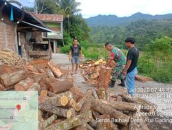 Babinsa Koramil Celala Bantu Warga di Arul Gading
