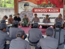 Kasat Binmas Mewakili Kapolres Karangasem dalam Giat Minggu Kasih, bersama Anggota Linmas