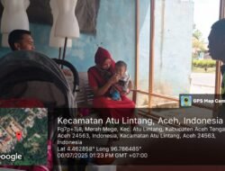 Babinsa Kopda Sivinli Lakukan Komsos Bersama Warga di Desa Merah Mege