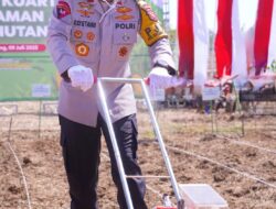 Dukung Kemandirian Pangan dan Kesejahteraan Petani, Kapolda Jabar Tanam Jagung Serentak di Sumedang